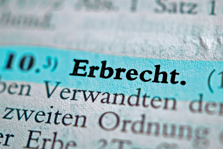 Ausschnitt aus einem Gesetzbuch mit dem hervorgehobenen Begriff „Erbrecht“ – Symbolbild für Anwalt Erbrecht